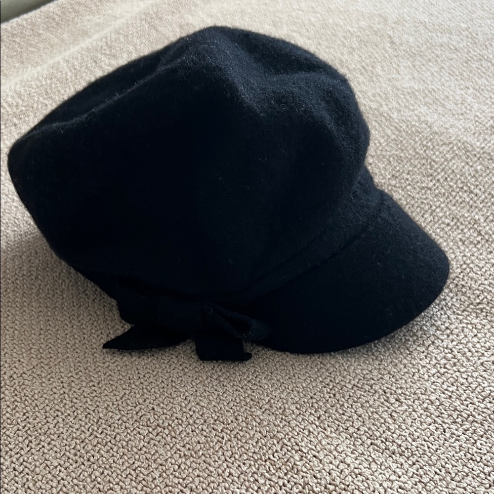 Classic Black Wool Newsboy Cap with Bow
